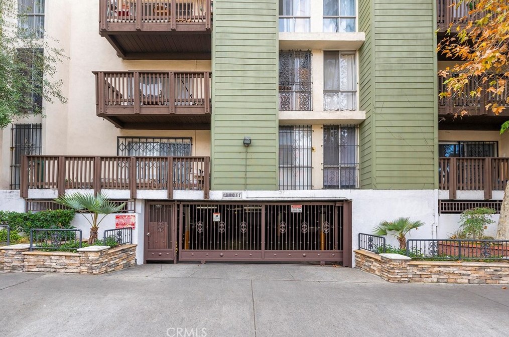 525 Ardmore Ave, Los Angeles CA  90004-2057 exterior