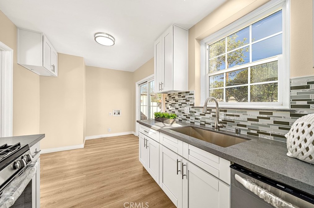 2566 Fidelia Ave, Los Angeles CA  90040-2307 exterior