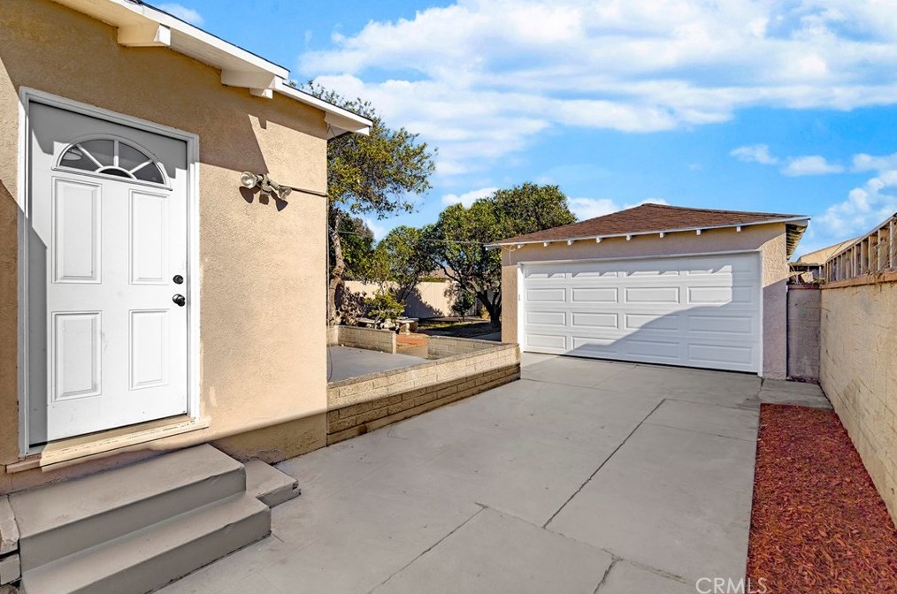 2566 Fidelia Ave, Los Angeles CA  90040-2307 exterior