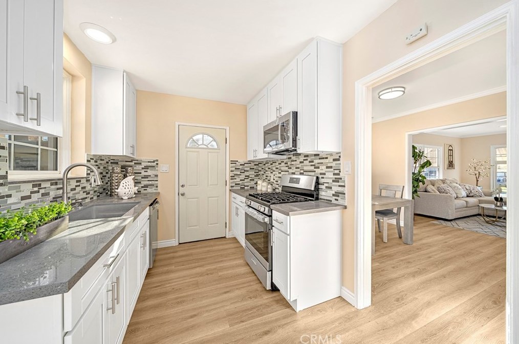 2566 Fidelia Ave, Los Angeles CA  90040-2307 exterior