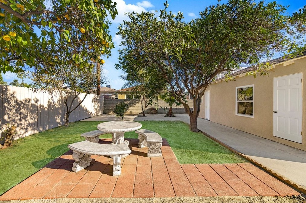 2566 Fidelia Ave, Los Angeles CA  90040-2307 exterior