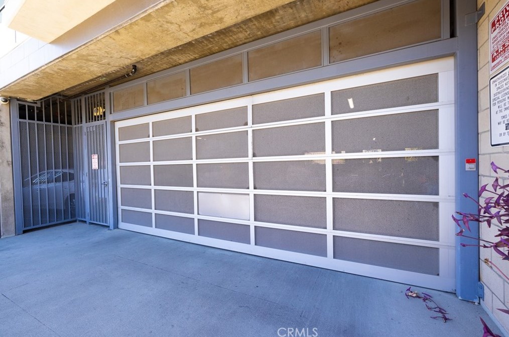 105 Mariposa Ave, Los Angeles CA  90004-4516 exterior