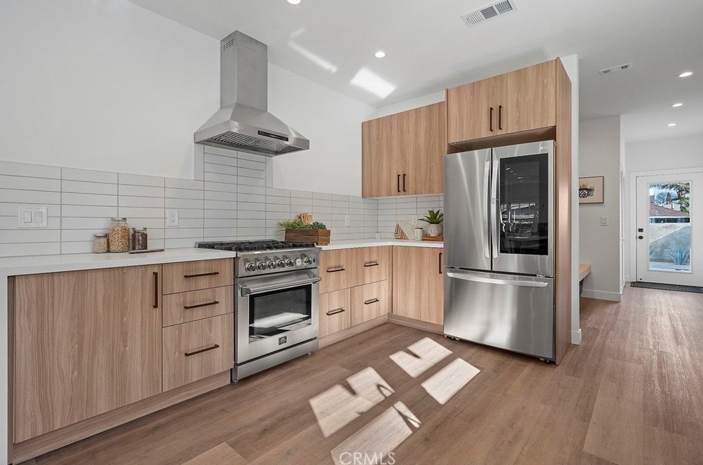 3448 2nd Ave, Los Angeles CA  90018-3724 exterior