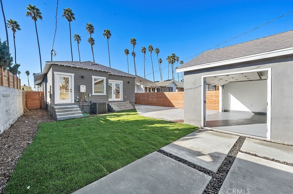 3448 2nd Ave, Los Angeles CA  90018-3724 exterior