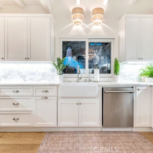 802 Rembrandt Dr, Laguna Beach CA  92651-3417 exterior