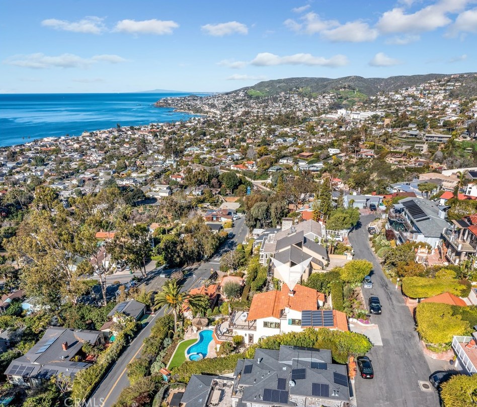 802 Rembrandt Dr, Laguna Beach CA  92651-3417 exterior