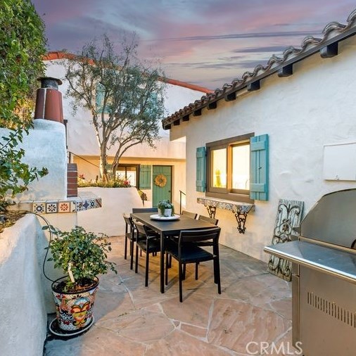 802 Rembrandt Dr, Laguna Beach CA  92651-3417 exterior