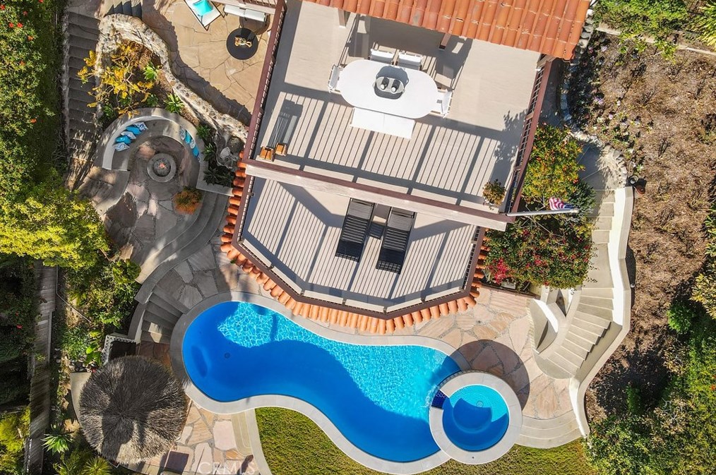 802 Rembrandt Dr, Laguna Beach CA  92651-3417 exterior