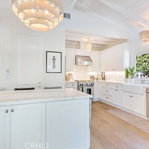 802 Rembrandt Dr, Laguna Beach CA  92651-3417 exterior
