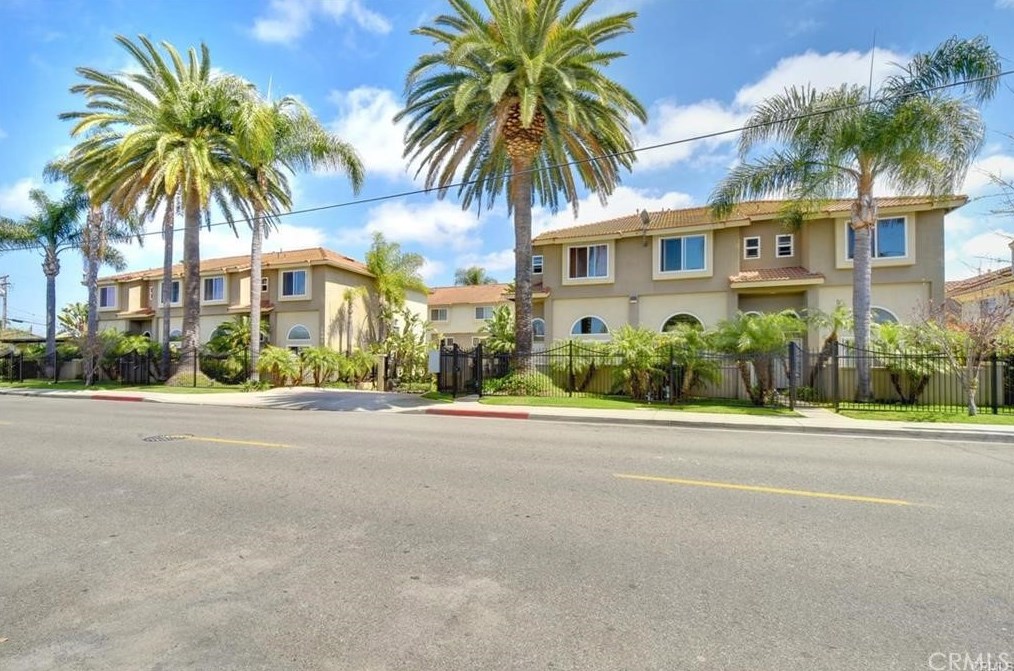 1940 Maple Ave, Costa Mesa CA  92627-5573 exterior