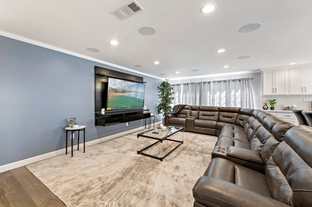 1582 Baker St, Costa Mesa CA  92626-3747 exterior