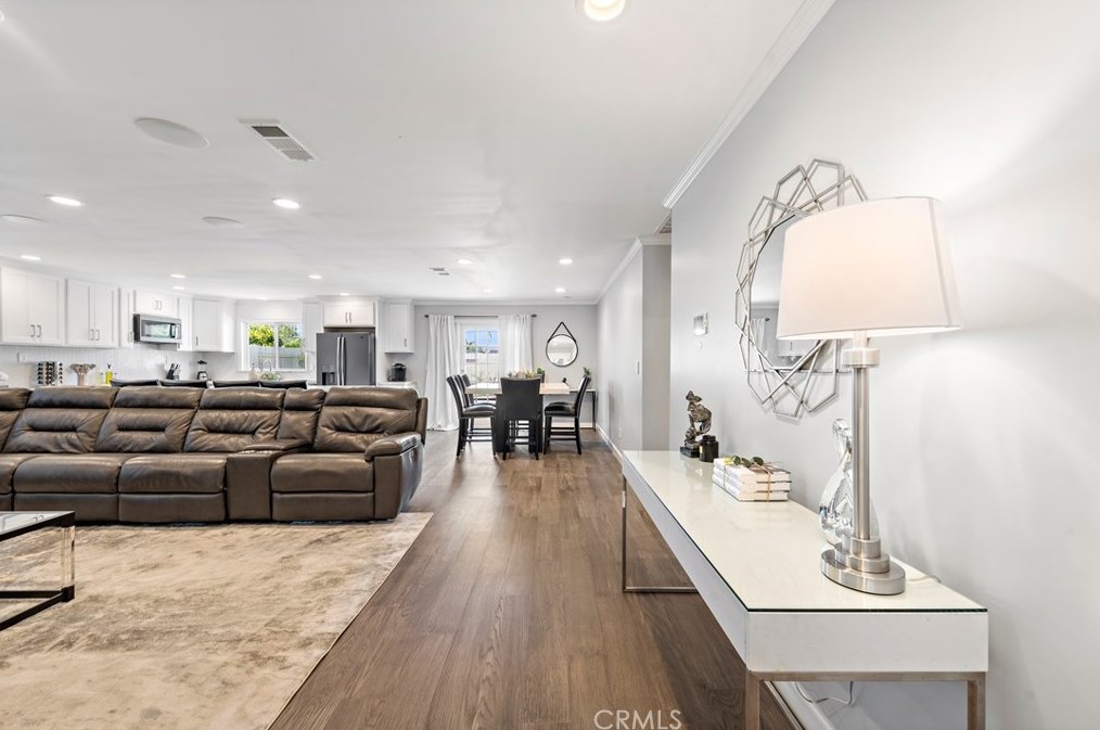 1582 Baker St, Costa Mesa CA  92626-3747 exterior