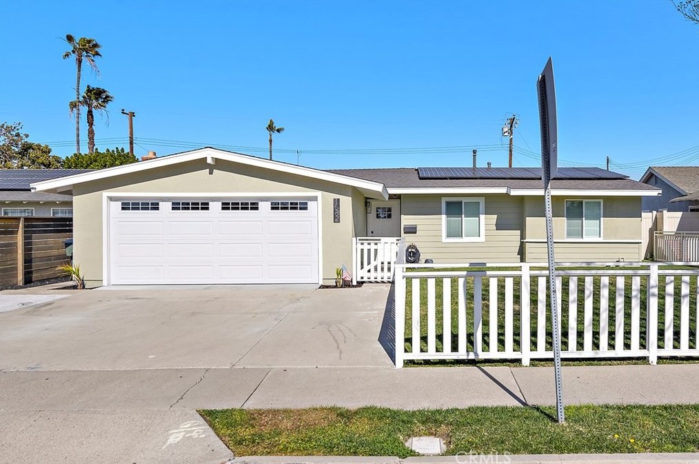 1582 Baker St, Costa Mesa CA  92626-3747 exterior