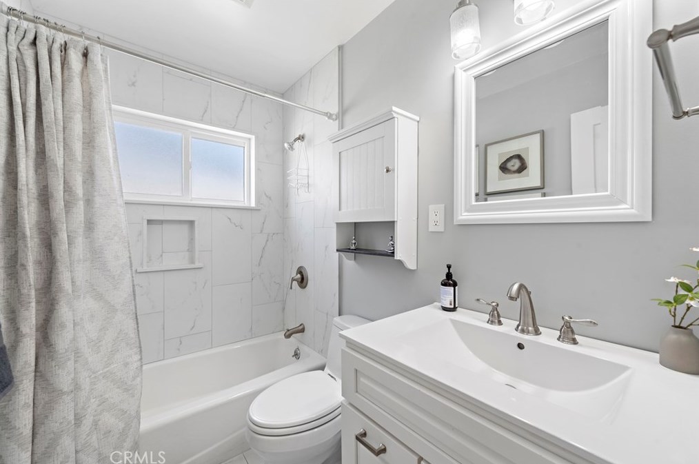 1582 Baker St, Costa Mesa CA  92626-3747 exterior