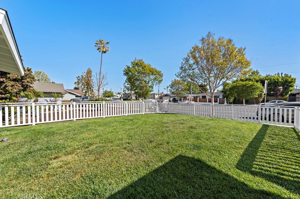 1582 Baker St, Costa Mesa CA  92626-3747 exterior