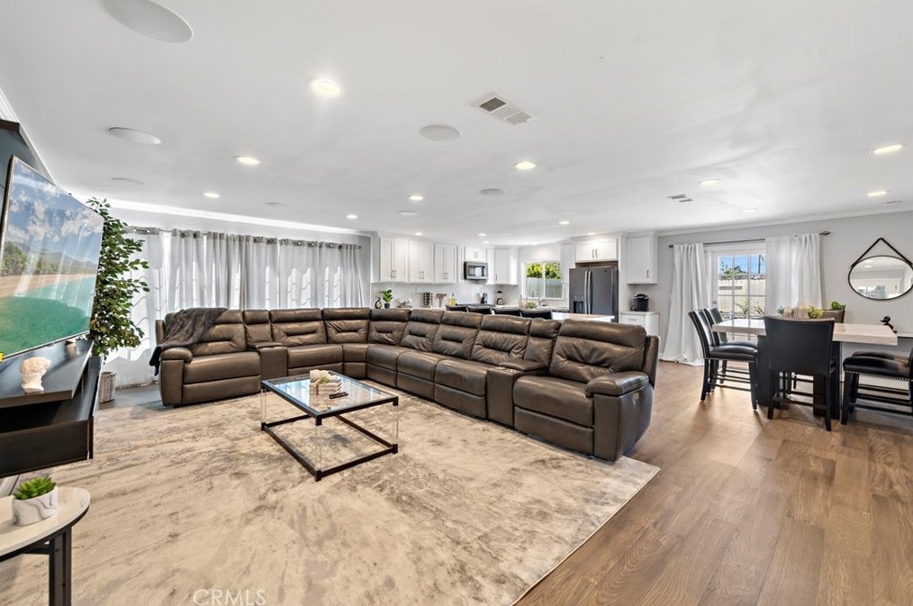 1582 Baker St, Costa Mesa CA  92626-3747 exterior