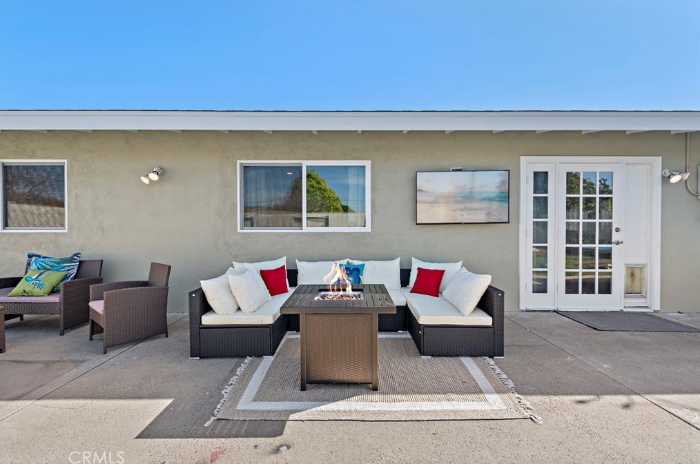 1582 Baker St, Costa Mesa CA  92626-3747 exterior