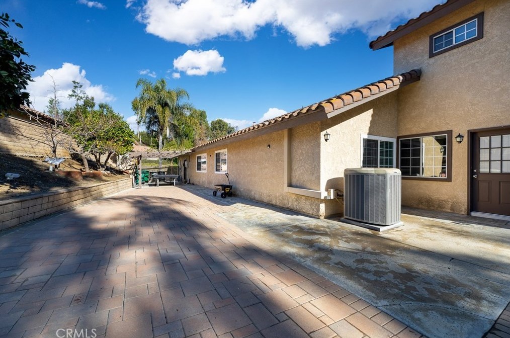 1519 Kiowa Crest Dr, Pomona CA  91765-3918 exterior