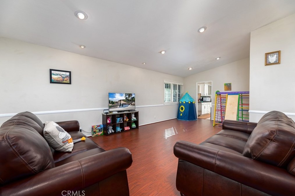 1519 Kiowa Crest Dr, Pomona CA  91765-3918 exterior