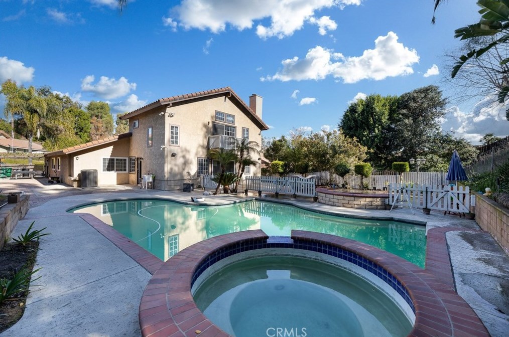 1519 Kiowa Crest Dr, Pomona CA  91765-3918 exterior