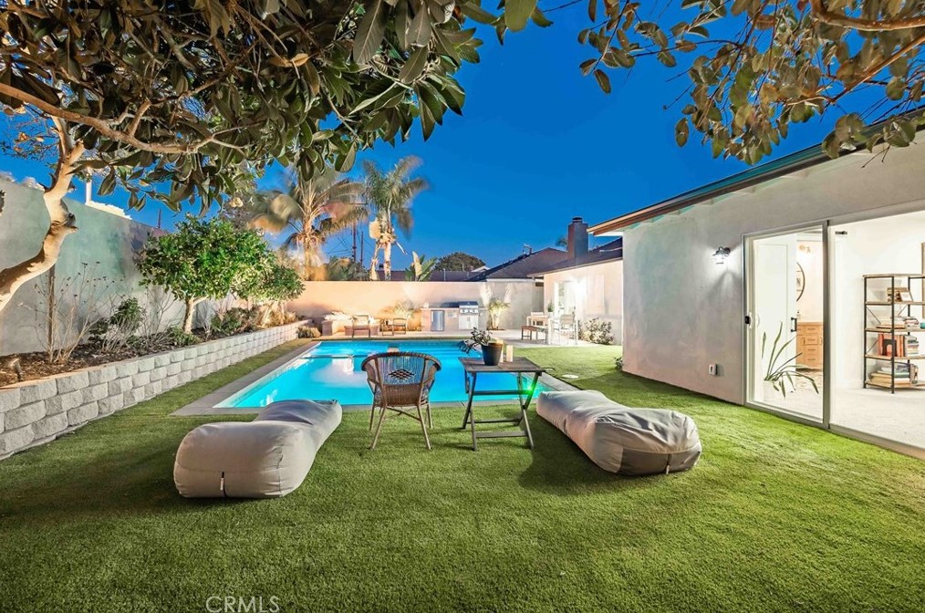 6671 Mason Dr, Huntington Beach CA  92647-4345 exterior