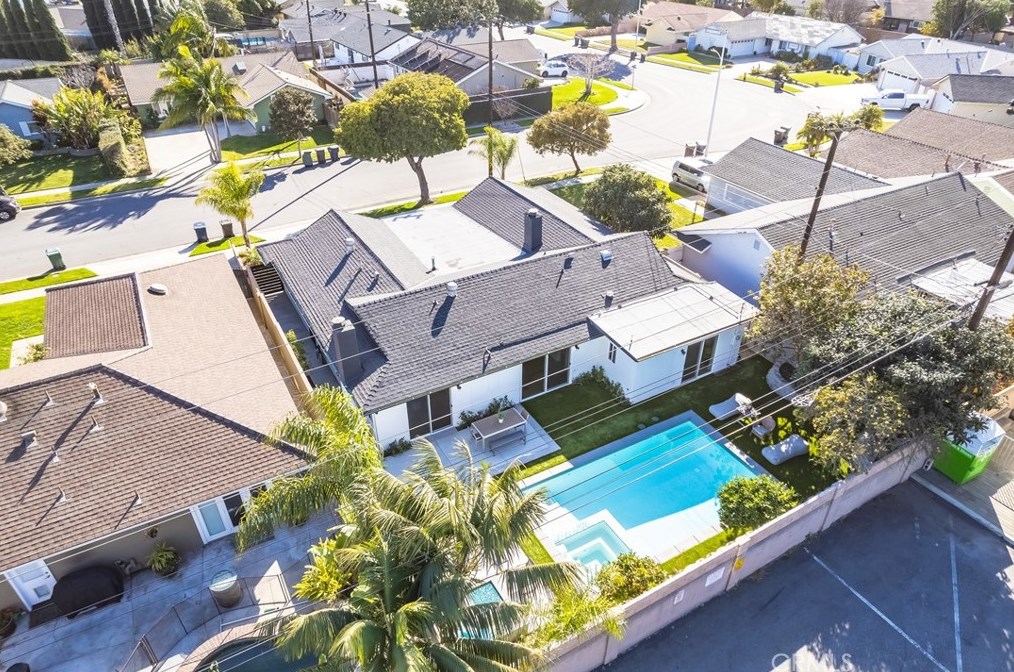 6671 Mason Dr, Huntington Beach CA  92647-4345 exterior