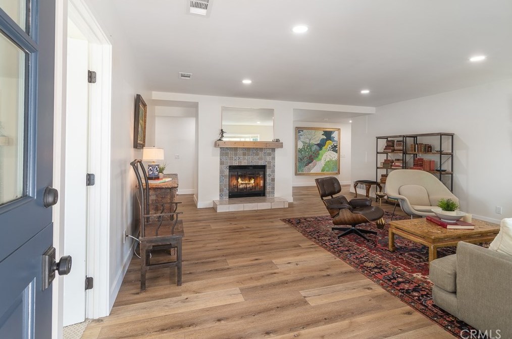 6671 Mason Dr, Huntington Beach CA  92647-4345 exterior