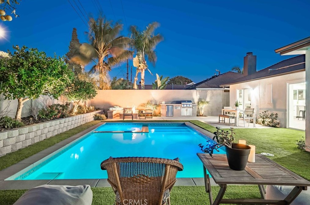 6671 Mason Dr, Huntington Beach CA  92647-4345 exterior