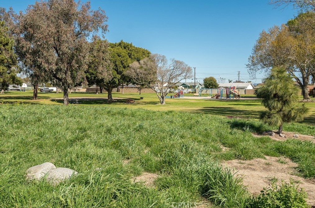 6671 Mason Dr, Huntington Beach CA  92647-4345 exterior