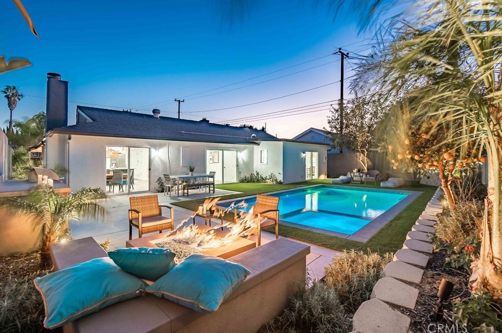 6671 Mason Dr, Huntington Beach CA  92647-4345 exterior
