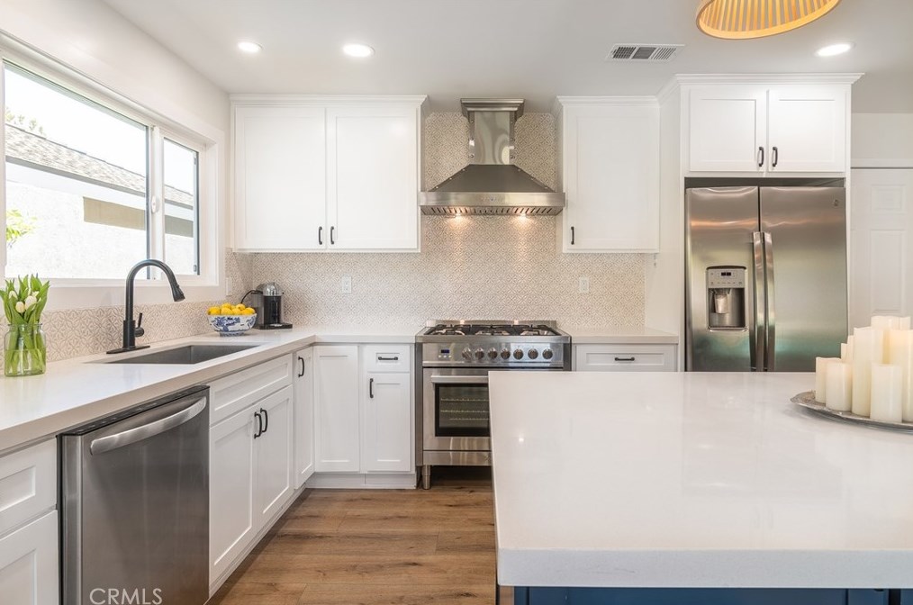 6671 Mason Dr, Huntington Beach CA  92647-4345 exterior
