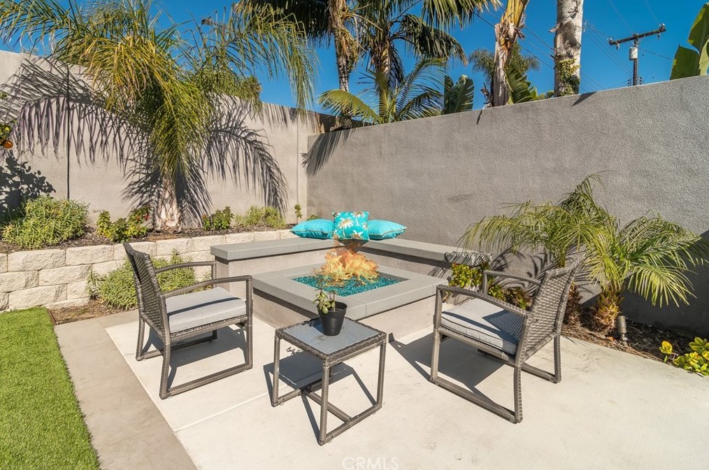 6671 Mason Dr, Huntington Beach CA  92647-4345 exterior