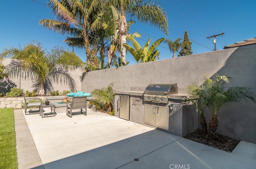 6671 Mason Dr, Huntington Beach CA  92647-4345 exterior