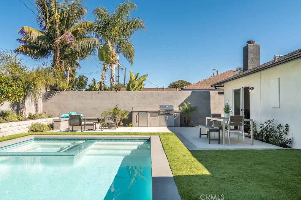 6671 Mason Dr, Huntington Beach CA  92647-4345 exterior