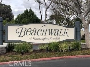 7035 Seal Cir, Huntington Beach CA  92648-3035 exterior