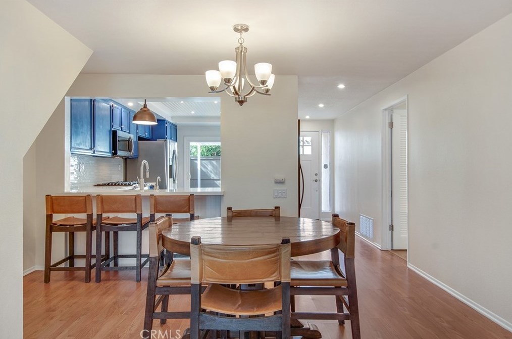 7035 Seal Cir, Huntington Beach CA  92648-3035 exterior
