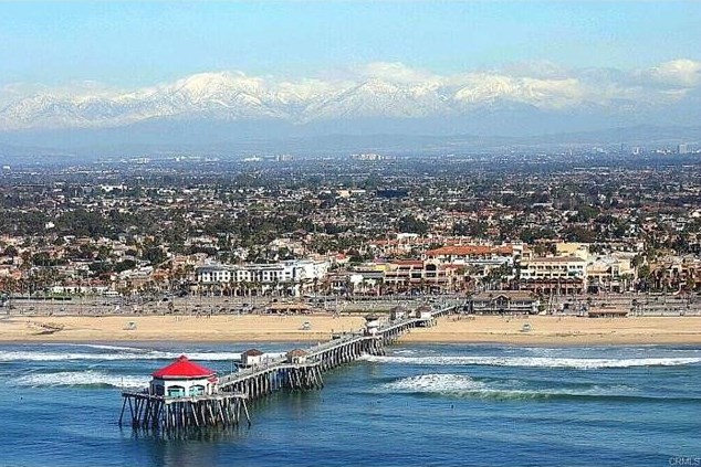 7035 Seal Cir, Huntington Beach CA  92648-3035 exterior