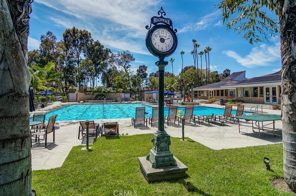 7035 Seal Cir, Huntington Beach CA  92648-3035 exterior