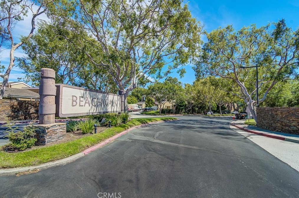 7035 Seal Cir, Huntington Beach CA  92648-3035 exterior