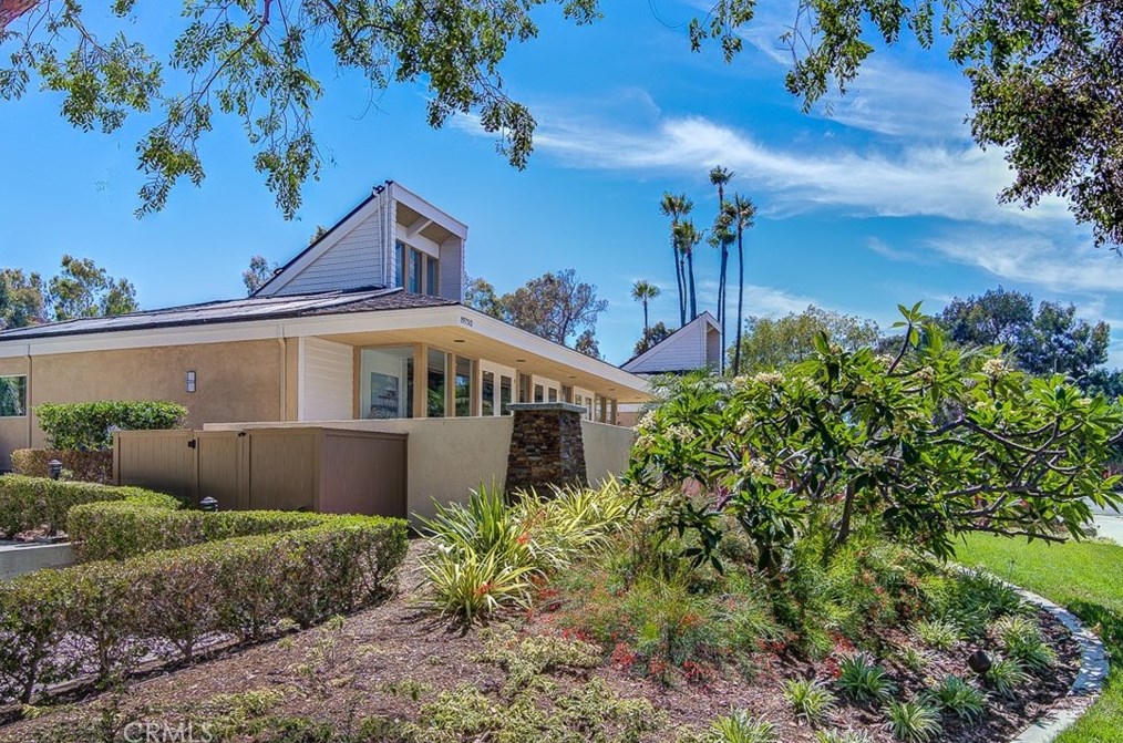 7035 Seal Cir, Huntington Beach CA  92648-3035 exterior