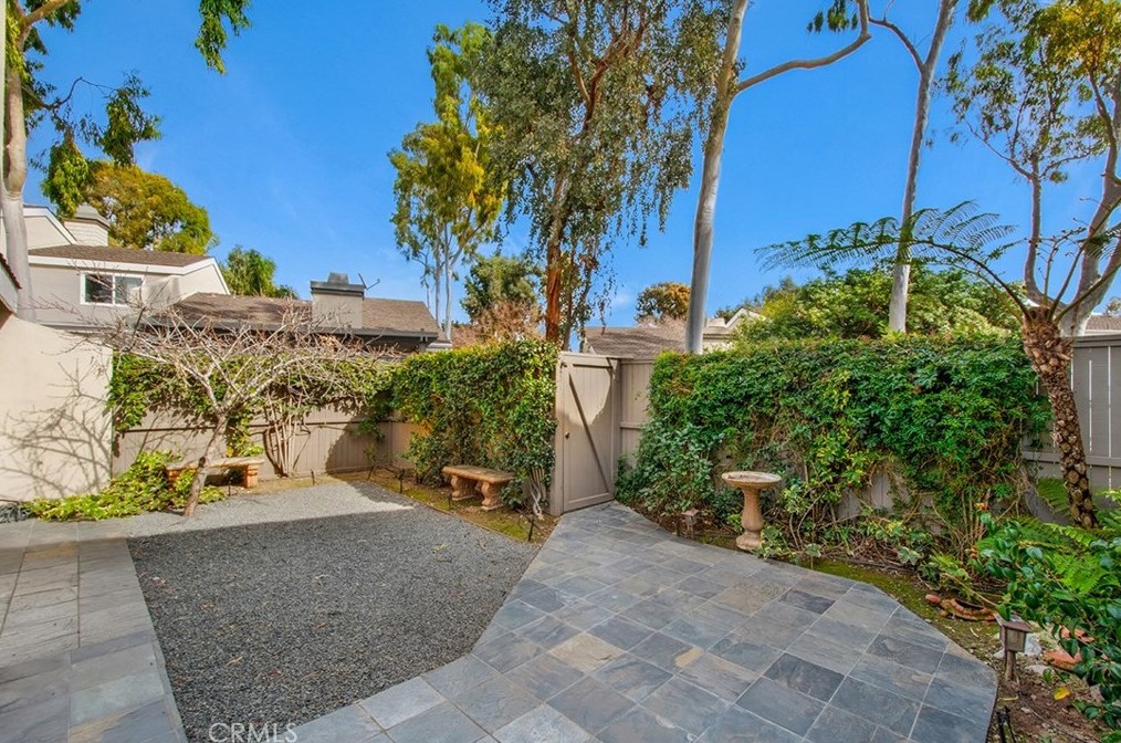 7035 Seal Cir, Huntington Beach CA  92648-3035 exterior