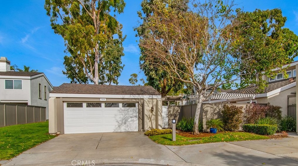 7035 Seal Cir, Huntington Beach CA  92648-3035 exterior