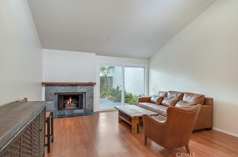 7035 Seal Cir, Huntington Beach CA  92648-3035 exterior