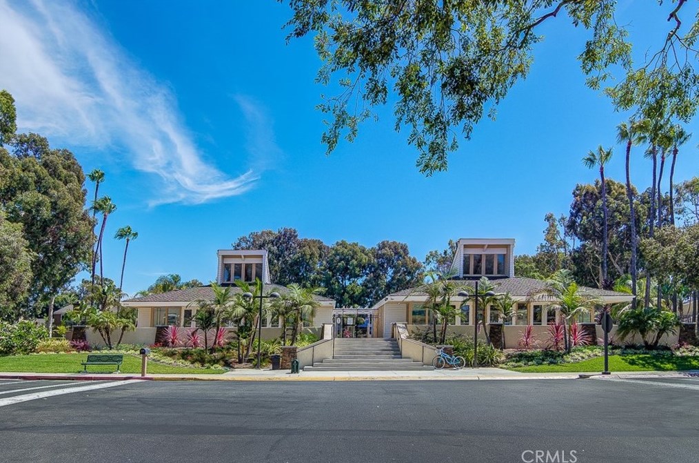 7035 Seal Cir, Huntington Beach CA  92648-3035 exterior