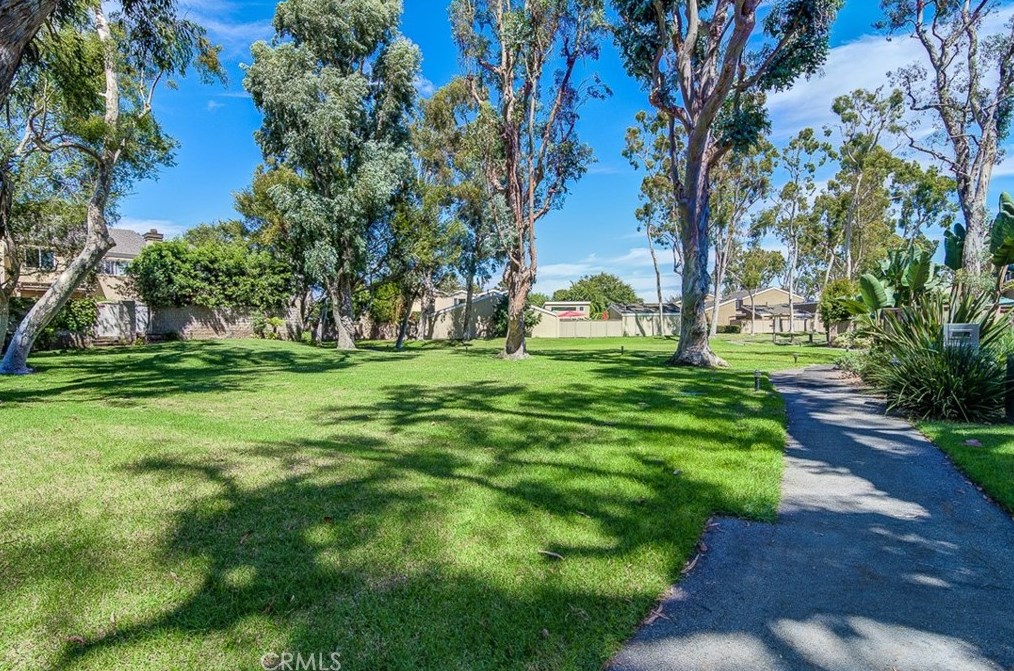 7035 Seal Cir, Huntington Beach CA  92648-3035 exterior