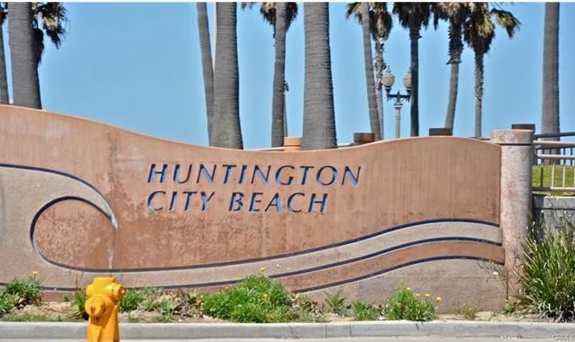 7035 Seal Cir, Huntington Beach CA  92648-3035 exterior