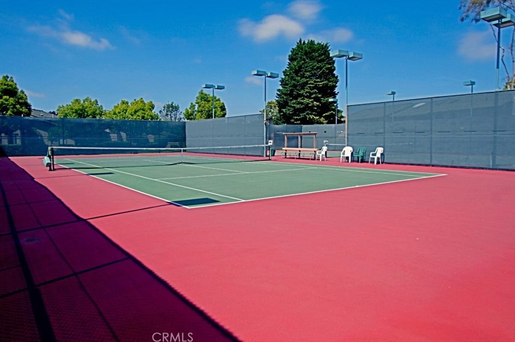 8565 Trinity Cir, Huntington Beach CA  92646-5677 exterior
