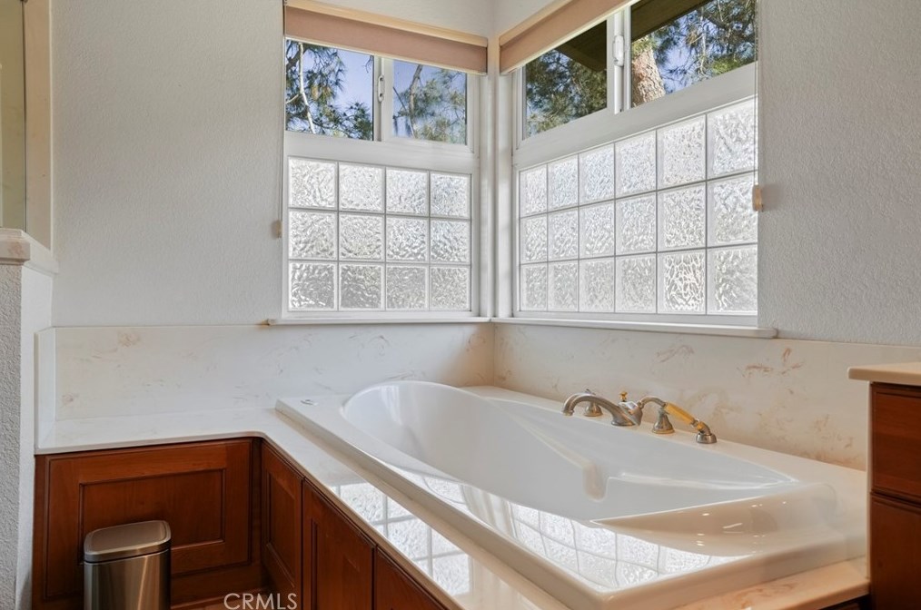 15735 Highland Valley Rd, Escondido CA  92025-3535 exterior