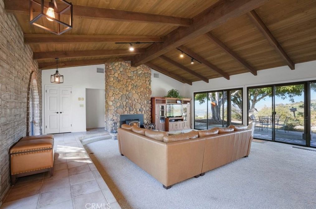 15735 Highland Valley Rd, Escondido CA  92025-3535 exterior