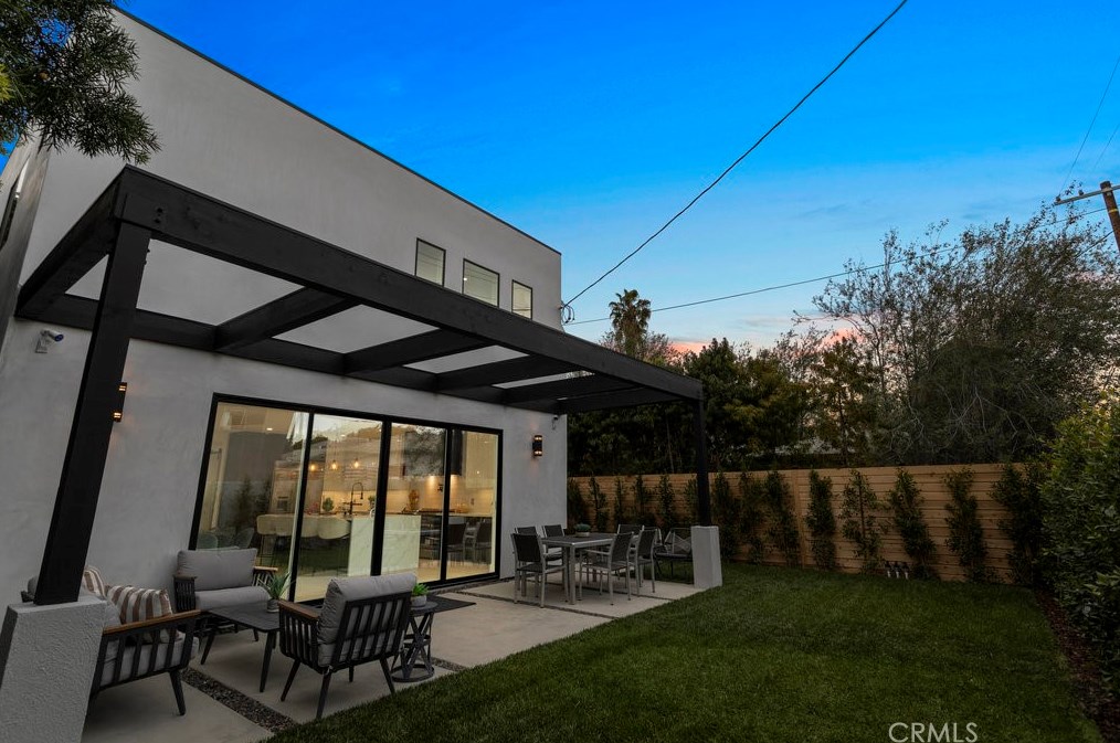 3560 Greenwood Ave, Los Angeles CA  90040-3319 exterior